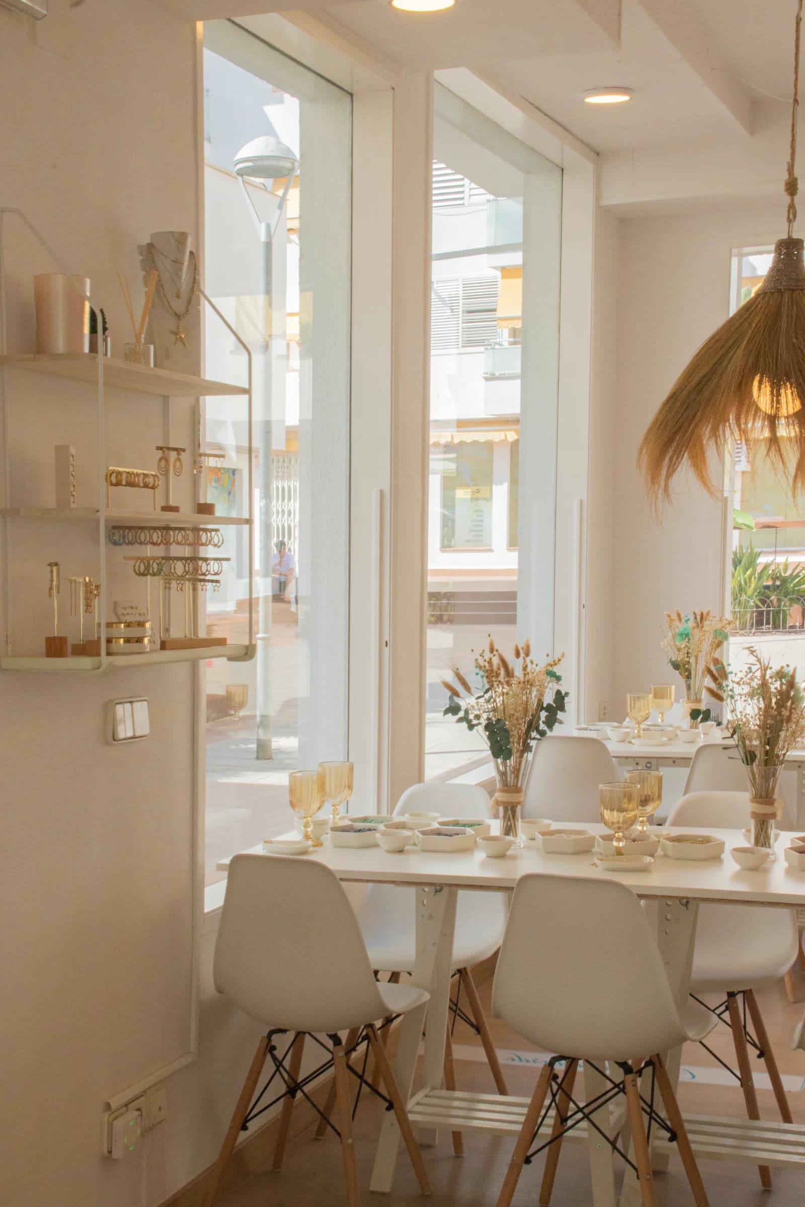 Interior del taller de Joyas y Sangría en Sitges